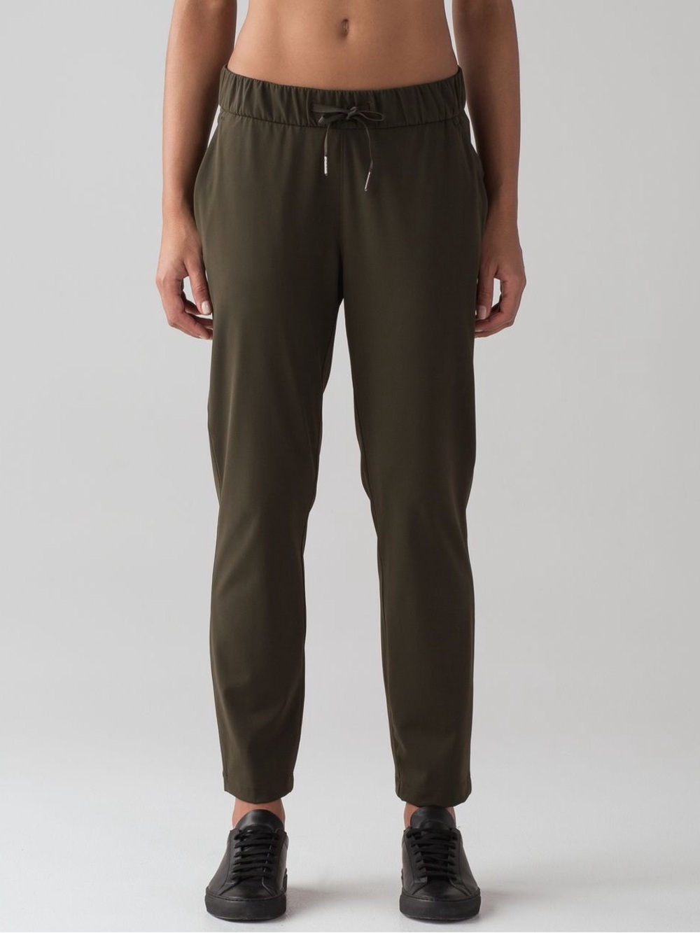 Lululemon Sz 6 On The Fly 28” Dark Olive Green Athleisure Pants